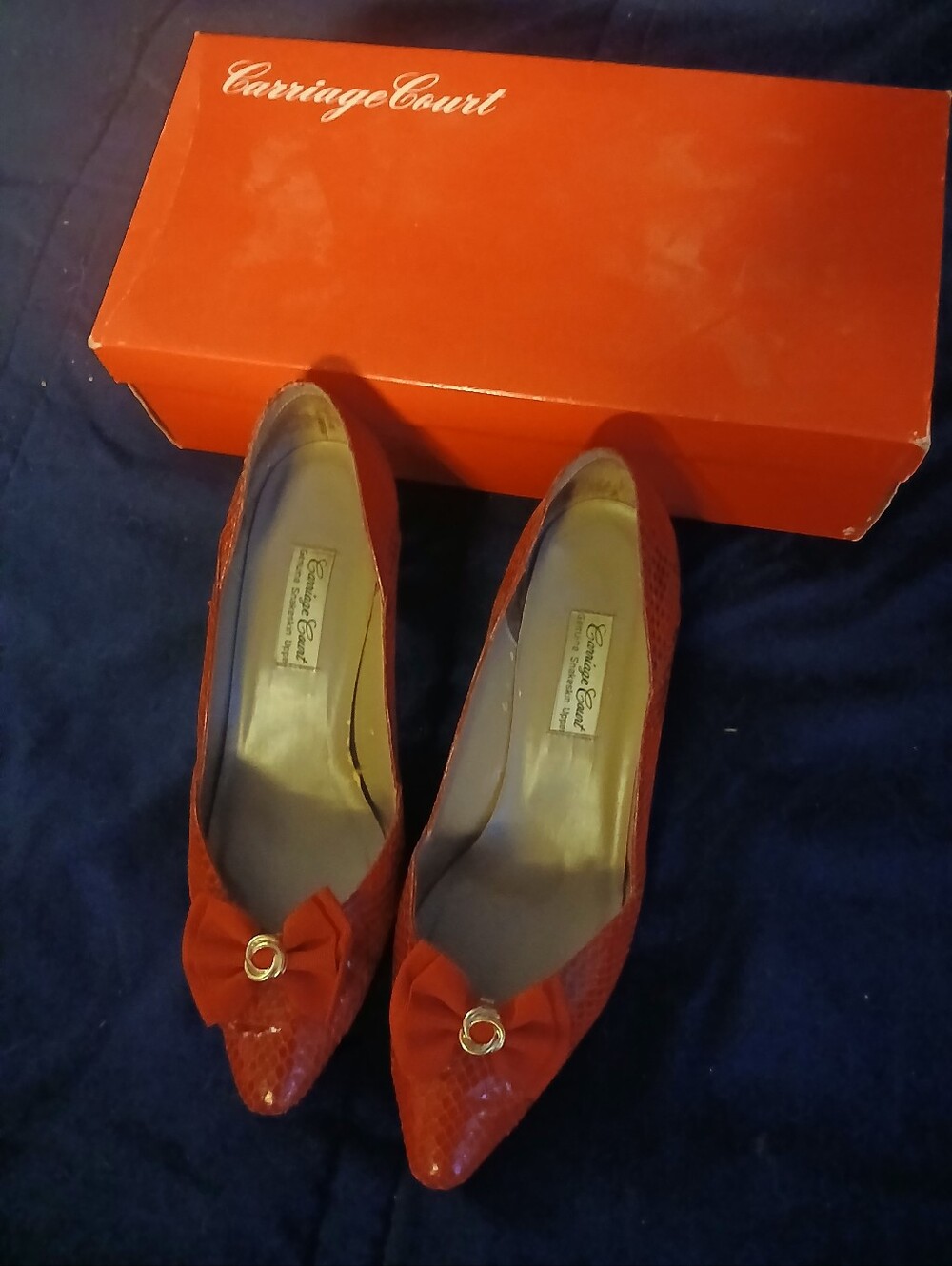 Red Snake Skin Bow Tie Kitten Heel Heels Size 8.5